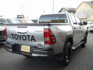 ハイラックスTRD　トノカバー　
