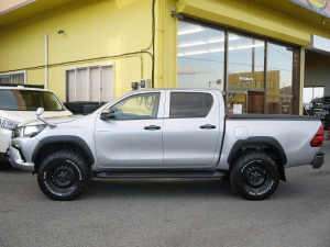 ハイラックスTRD　トノカバー　