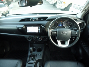 ハイラックスTRD　トノカバー　