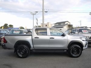 ハイラックスTRD　トノカバー　