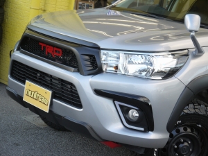 ハイラックスTRD　トノカバー　
