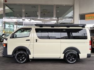 ハイエースバン丸目カスタム　ライトイエロー　ネオクラシック