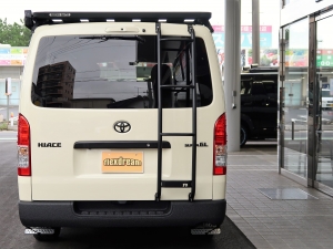 ハイエースバン丸目カスタム　ライトイエロー　ネオクラシック