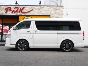 ハイエースワゴン4型新車　10人乗６AT　前向き９名乗車　内装カスタム　ＲＥＶＯシート