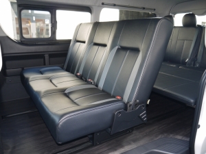 ハイエースワゴン4型新車　10人乗６AT　前向き９名乗車　内装カスタム　ＲＥＶＯシート