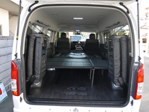 ハイエースワゴン4型新車　10人乗６AT　前向き９名乗車　内装カスタム　ＲＥＶＯシート