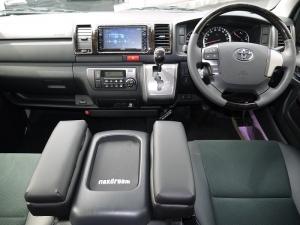 ハイエースバン4型新車　３０００ディーゼルターボ４ＷＤ　ダークプライム