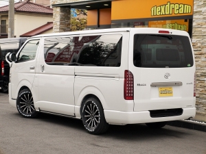ハイエースバン4型新車　３０００ディーゼルターボ４ＷＤ　ダークプライム