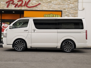 ハイエースバン4型新車　３０００ディーゼルターボ４ＷＤ　ダークプライム