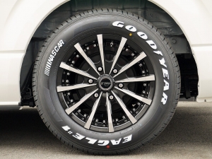 ハイエースバン4型新車　３０００ディーゼルターボ４ＷＤ　ダークプライム