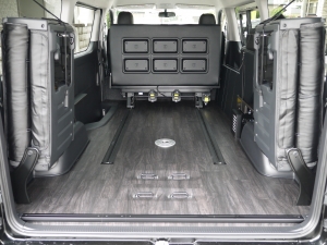 ハイエースワゴン4型新車　10人乗６AT　前向き９名乗車　内装カスタム　ＲＥＶＯシート