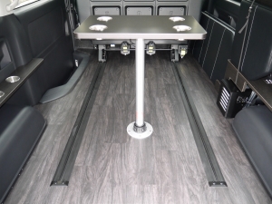 ハイエースワゴン4型新車　10人乗６AT　前向き９名乗車　内装カスタム　ＲＥＶＯシート