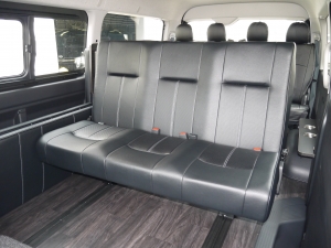 ハイエースワゴン4型新車　10人乗６AT　前向き９名乗車　内装カスタム　ＲＥＶＯシート