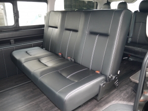 ハイエースワゴン4型新車　10人乗６AT　前向き９名乗車　内装カスタム　ＲＥＶＯシート