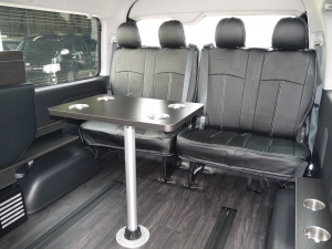 ハイエースワゴン4型新車　10人乗６AT　前向き９名乗車　内装カスタム　ＲＥＶＯシート