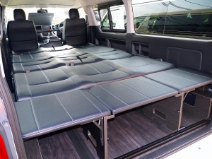 ハイエースワゴン4型新車　10人乗６AT　