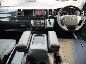 ハイエースワゴン4型新車４ＷＤ　６AT　