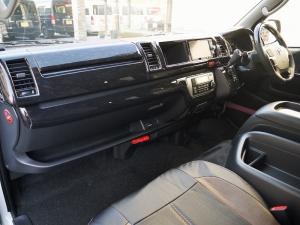 ハイエースワゴン4型新車４ＷＤ　６AT　