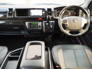 ハイエースワゴン4型新車４ＷＤ　６AT　