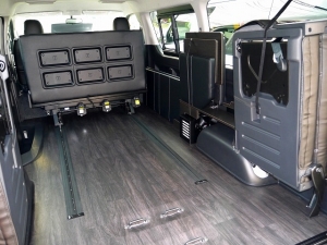 ハイエースワゴン4型新車　10人乗６AT　前向き９名乗車　内装カスタム　ＲＥＶＯシート