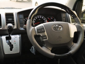 ハイエースバン4型新車　３０００ディーゼルターボ２ＷＤ　
