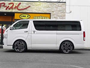 ハイエースバン4型新車　３０００ディーゼルターボ２ＷＤ　