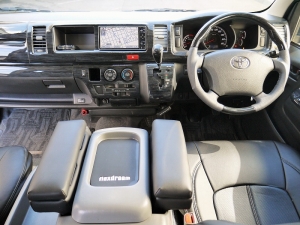 ハイエースワゴン２型　４ＷＤ　ＨＤＤナビ