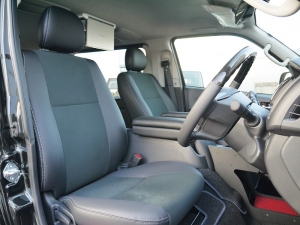 ハイエースバン4型新車　３０００ディーゼルターボ４ＷＤ　ダークプライム