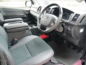 ハイエースバン4型新車　３０００ディーゼルターボ４ＷＤ　ダークプライム
