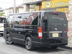 ハイエースバン4型新車　３０００ディーゼルターボ４ＷＤ　ダークプライム