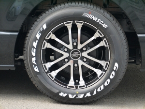 ハイエースバン4型新車　３０００ディーゼルターボ４ＷＤ　ダークプライム