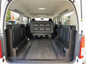 ハイエースワゴン4型新車　10人乗６AT　４ＷＤ