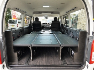 ハイエースワゴン4型新車　10人乗６AT　４ＷＤ