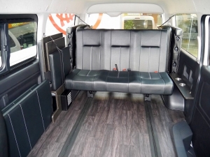 ハイエースワゴン4型新車　10人乗６AT　前向き９名乗車　内装カスタム　ＲＥＶＯシート