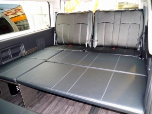 ハイエースワゴン4型新車　10人乗６AT　前向き９名乗車　内装カスタム　ＲＥＶＯシート