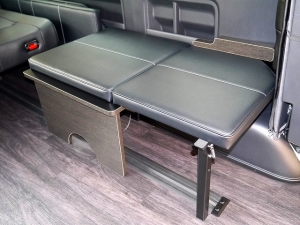 ハイエースワゴン4型新車　10人乗６AT　前向き９名乗車　内装カスタム　ＲＥＶＯシート