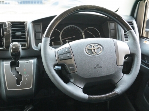 ハイエースバン4型新車　３０００ディーゼルターボ４ＷＤ　ダークプライム