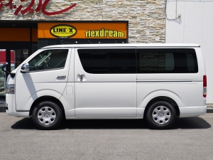 ハイエースバン4型新車　３０００ディーゼルターボ４ＷＤ　ダークプライム