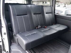 ハイエースバン4型新車　３０００ディーゼルターボ４ＷＤ　ダークプライム