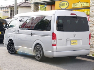 ハイエースワゴンワゴン１０人乗り 　４ＷＤ　