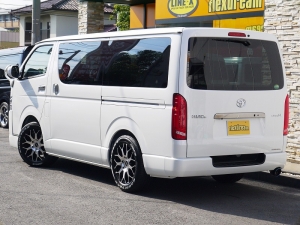 ハイエースバン4型新車　３０００ディーゼルターボ４ＷＤ　ダークプライム