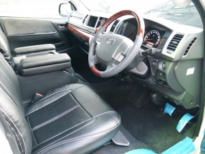 ハイエースワゴン4型新車４ＷＤ　６AT　