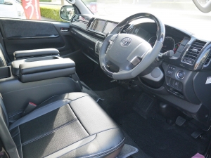 ハイエースワゴン4型新車４ＷＤ　６AT　