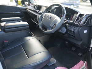 ハイエースワゴン4型新車４ＷＤ　６AT　