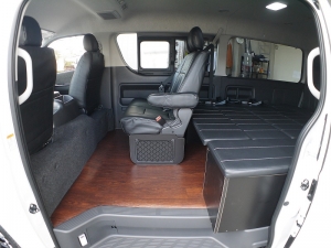 ハイエースワゴン4型新車４ＷＤ　６AT　