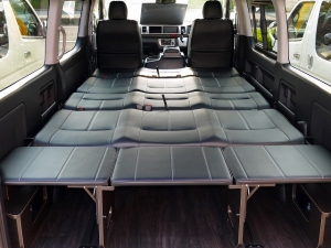 ハイエースワゴン4型新車　10人乗６AT　４ＷＤ