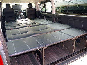 ハイエースワゴン4型新車　10人乗６AT　４ＷＤ