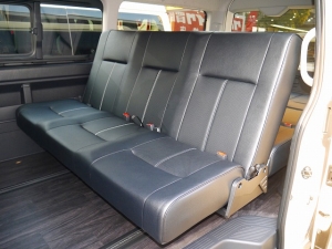 ハイエースワゴン4型新車　10人乗６AT　４ＷＤ