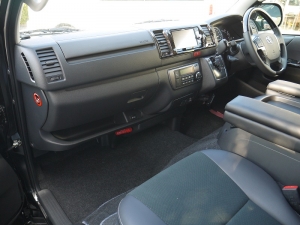 ハイエースバン4型新車　ダークプライム