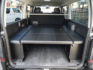 ハイエースバン4型新車　ダークプライム